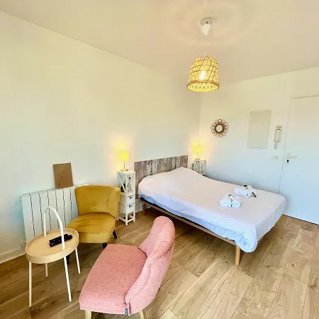 Salm, Coquet Avec Balcon Ouistreham