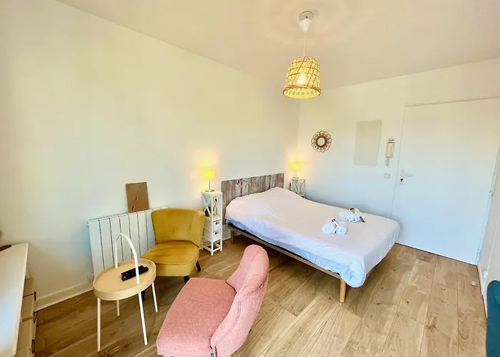 Salm, Coquet Avec Balcon 위스트르앙